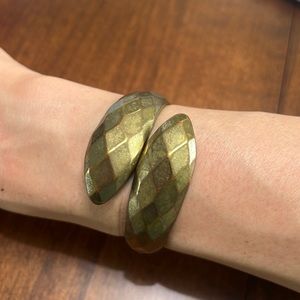 Vintage Gold Hinged Bangle Bracelet with Diamond Pattern and Crossing Ends